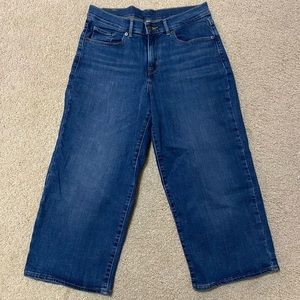 Womens Levis Medium Wash Wide Leg Cropped Jeans size 28